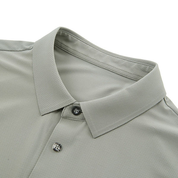 부드럽고 꿰매지 않는 평면 빈 폴로 티셔츠