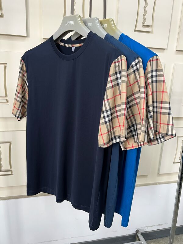 아이코닉 플레이드 장갑, 정형 크루 넥, 고품질 면과 함께 남성 패션 티