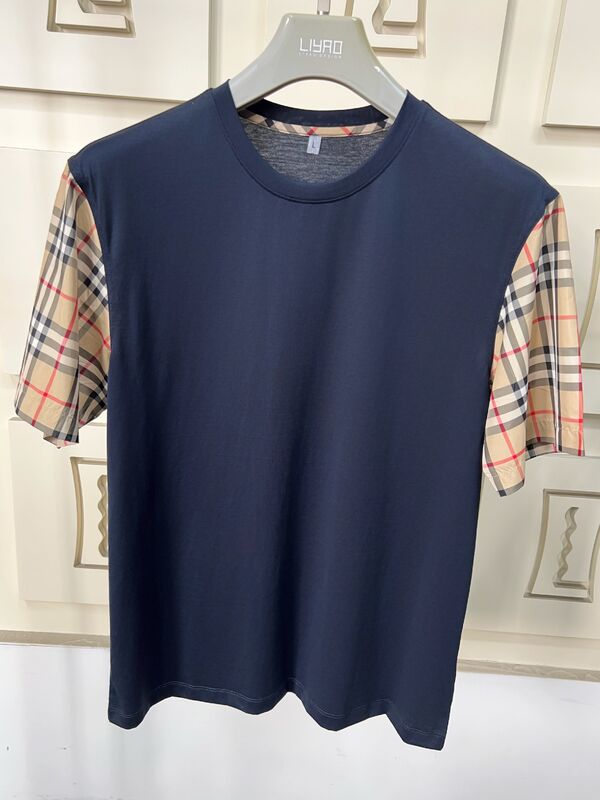 아이코닉 플레이드 장갑, 정형 크루 넥, 고품질 면과 함께 남성 패션 티