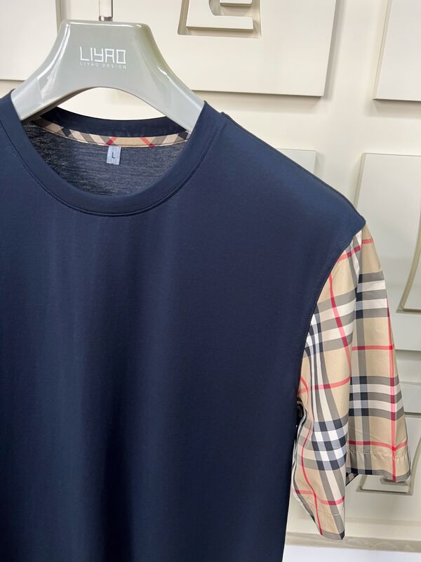 아이코닉 플레이드 장갑, 정형 크루 넥, 고품질 면과 함께 남성 패션 티