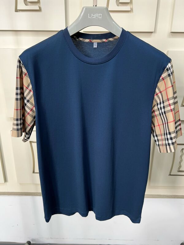 아이코닉 플레이드 장갑, 정형 크루 넥, 고품질 면과 함께 남성 패션 티