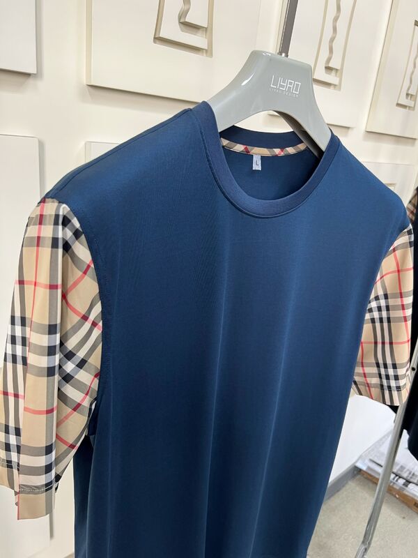 아이코닉 플레이드 장갑, 정형 크루 넥, 고품질 면과 함께 남성 패션 티